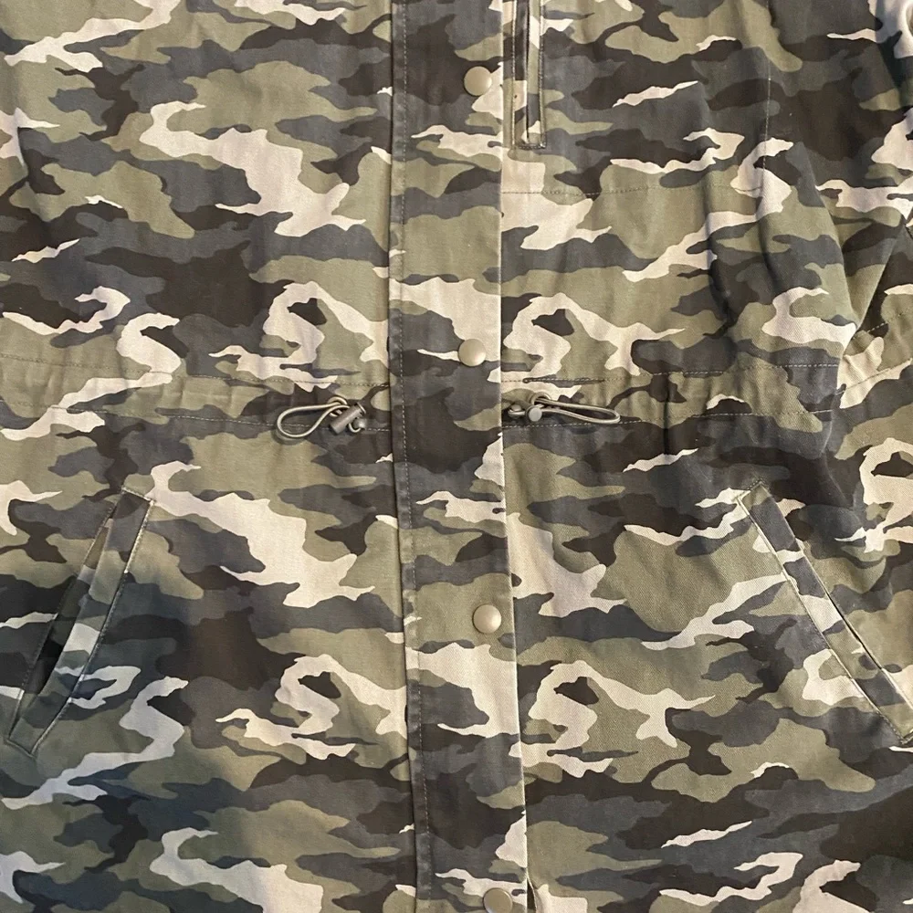 Never Worn Brand New Condition Women’s Nine West Draw String Hooded Camo Jacket - Picture 2 of 3